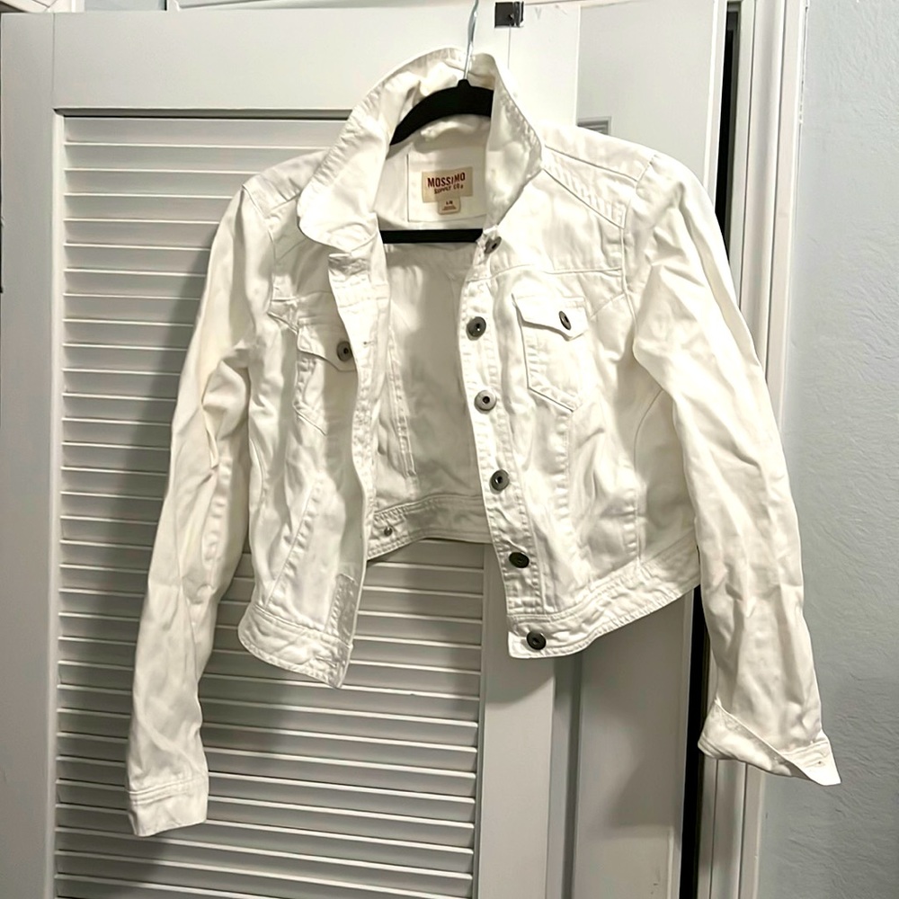 Women’s white jacket
